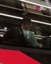 聆听激情解说，C罗在大巴上看进球回放