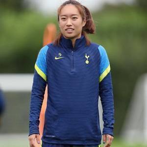 唐佳丽昨晚迎来女足英超首秀,登场37分钟完成2脚极具威胁的射门