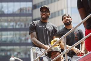 Drake：小卡每次见到我都会说他有多想念猛龙的球迷