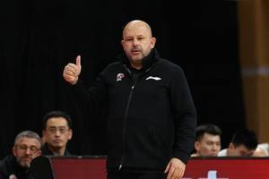 6记三分！雅尼斯：防守吴前的三分球出了严重问题