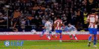 梅开二度！苏亚雷斯造点后命中，马竞连追两球2-2扳平皇社