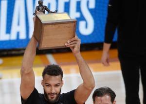 戈贝尔:不担心别人如何说自己 为自己的防守感到骄傲
