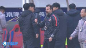 奥斯卡挑传助攻杨世元低射破门，开场15分钟海港2-0领先申花