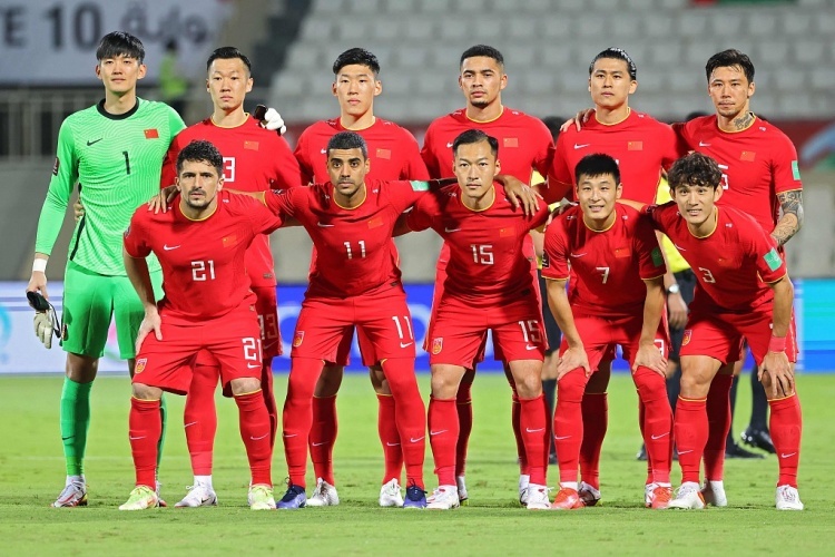 国足上届12强赛同期战绩:前五轮2平3负积2分,小组垫底