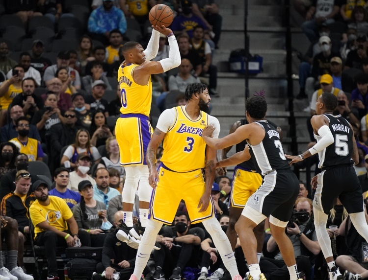 NBA彩经:马刺客胜湖人 黄蜂难挡勇士 篮网力克雷霆