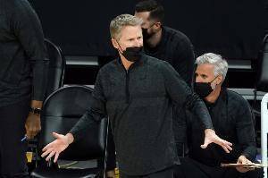 科尔：我们整场比赛都没有牵引力 进攻和防守表现得都不好