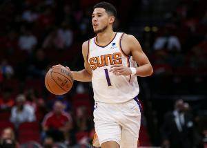 布克：格林在我高中时送过我不少NBA球袜 的确比其他袜子好穿