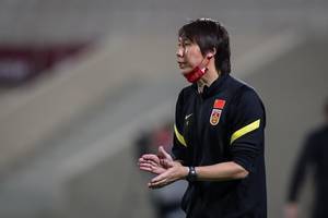 山东解说郑晋:李铁裸辞是明智选择 中国足协乐见其成