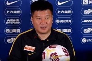 李金羽：目前没跟李霄鹏交流过战术，现在的压力是怕自己做不好