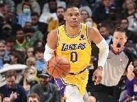 威少：我想人们总是希望我砍下25分15板15助 但这是不正常的