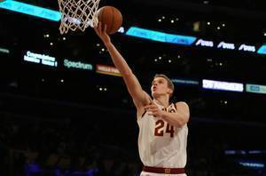 马尔卡宁:我看到了熟悉的面孔 公牛作为对手的感觉有些不同
