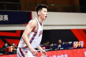五星体育：郭昊文膝盖扭伤 预计将休战4-5周