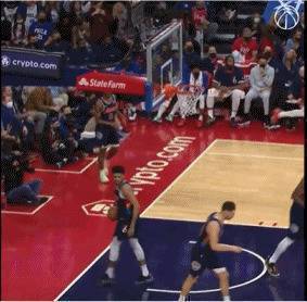 库兹马转发自己低位背打翻身后仰：Kobeeee🤝❤️