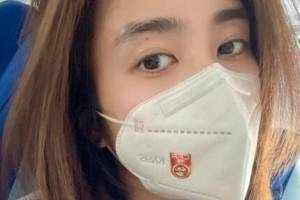 赵丽娜晒自拍：启程，回归祖国的怀抱