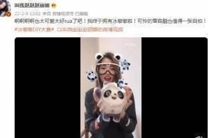 终于有了冰墩墩，赵丽娜晒自拍：啊啊啊啊也太可爱了吧