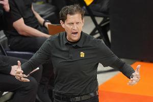 斯奈德：我们防守端很出色 米切尔决心在防守端做更大贡献