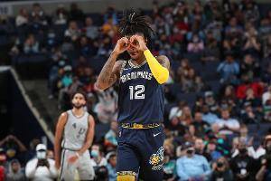 谁是现今NBA最炸裂的后卫？布克：莫兰特 他是球场上的蹦床