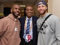 NBA官方晒库里&保罗&微笑刺客合照：一个传奇的时刻