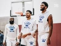 76人晒哈登、恩比德、托拜亚斯-哈里斯训练合照：这三位 👌