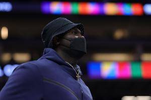Bill Simmons：锡安近期在伤势恢复训练中减重了10.9公斤