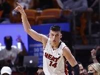 愈发高效！希罗19投8中砍30分7板 三分10中6仍未能救主