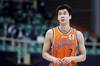 郭昊文挥拳犯规被吹夺权 随后被驱逐出场