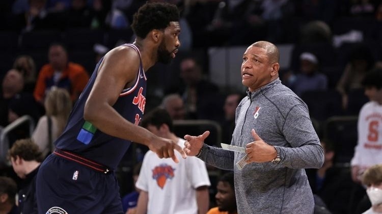 里弗斯：我认为恩比德是MVP 他说不想为了数据而把比赛拖到最后