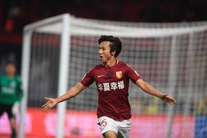 足球报:尹鸿博正随梅州试训,河北队老队员流失严重