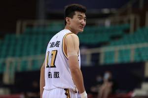 状态一般!孙铭徽25中8&三分10中2 拿下24分4板9助2断7失误