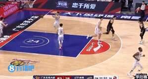 功夫熊猫！韩德君接球单臂隔扣苏伟