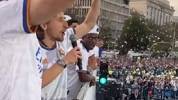 🤣听得懂他们在唱啥吗？魔笛等人在马德里街头放声高唱庆祝夺冠