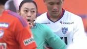 是故意的吗？日本球员袭胸女裁判惹争议