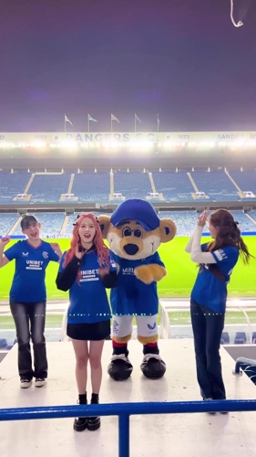 真 太会了😍韩国女球迷自带的女团感