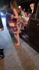 惊险一刻！哈兰德携女友度假夜出，女友下车时险遇走光尴尬